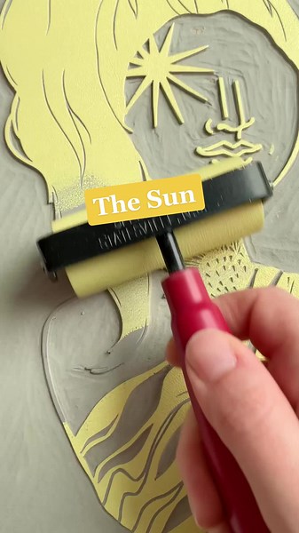 The Sun Tarot Girl making of 😍🌞 #linoldruck #linolschnitt #drucken #printingpress #smallbusinessowner #tarotcards