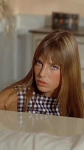 la vendeuse. on Instagram: "Jane Birkin in a gingham mini dress in La Piscine, 1969. ⁣⁣ ⁣⁣ Costume design by André Courrèges.⁣⁣ ⁣⁣ ⁣⁣ #costumedesign #frenchcinema #fashioninfilms #frenchfilm #summerdress #frenchstyle"