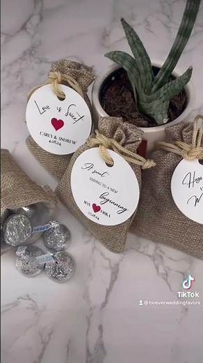 Looking for unique and affordable personalized wedding favors? Look no further✨