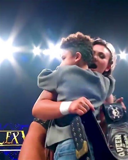 Alex Windsor shares a special moment with her son! 🏆🥹