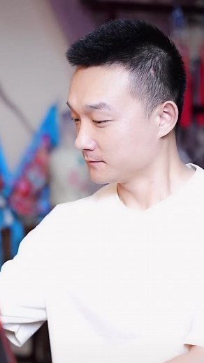 4.8K views · 262 reactions | Chinese opera costumes are so beautiful 凉 #chineseculture #chinese #chinesewithmia #china #chinesehistory #chineseopera #transformation #beijingopera #pekingopera #learnchinese | Explore With Mia | Facebook