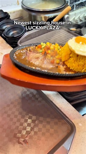 Lucky Plaza’s NEW sizzling spot 🔥 Unlimited gravy, Wagyu soup, Filipino Java rice 🇵🇭 @sizzlinghousesg | 304 Orchard Road B1-38, Stall 5, Lucky Plaza, Singapore 238863 #sizzling #luckyplaza #filipinofood #sgfoodie #sgfood #foodsg #instasg #instafoodsg #vscofood #igfoodie #sgfoodlover #forkyeah #whati8today #f52gram #instafood_sg #sgfoodporn #sghawker #foodgraphy #foodie #eeeeeats #foodgram #singaporefood #sgexplore #singaporeexplore | Food Hunter Ph