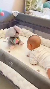 Ton p’tit trésor a d’la misère à dormir? 😴 Découvre l’Éléphant Cache-Cache — le nouveau meilleur ami de ton bébé! 🧸 ✔️ **Tout doux & sécuritaire** : Fait en peluche hypoallergène, parfait pour la peau délicate des p’tits. 🎶 **Chansons apaisantes** : Joue des mélodies douces pour calmer pis captiver ton bébé. 💪 **Idéal pour le "tummy time"** : Aide au renforcement du cou, au développement moteur pis sensoriel. 🎓 **Amusant et éducatif** : Stimule les sens, la coordination main-œil pis la comp