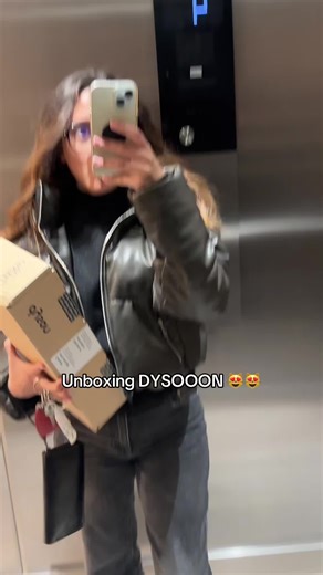 Unboxing time ✨📦 Aujourd’hui, je découvre mon tout nouveau lisseur Dyson ! 🔥 Est-ce qu’il vaut vraiment le coup ? Restez jusqu’à la fin pour voir le résultat ! 💁‍♀️ #Unboxing #Dyson #Dysonairstrait #HairStyling #LisseurDyson #BeautyTech #TestProduit #HairGoals #SelfCare #Hairstyle #BeautyInfluencer #Teamwork #TikTokBeauty