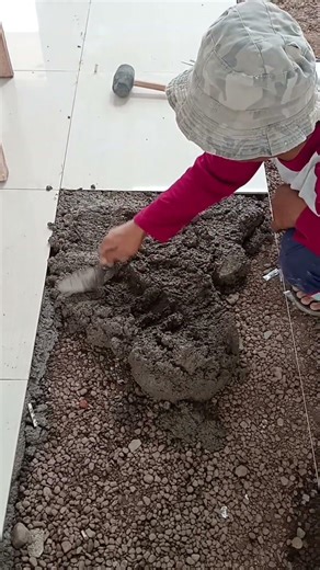 Installing granite tiles: leveling the cement and sand mixture.