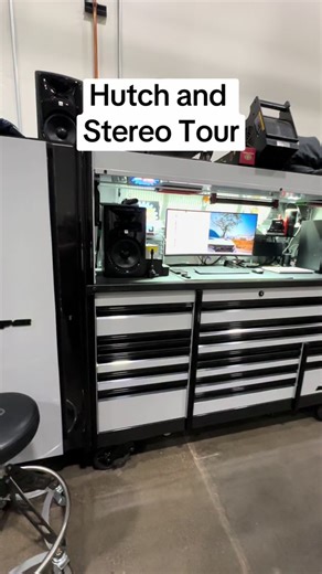 Here’s my hutch layout and stereo setup. What do you guys think? #mechanic #mechaniclife #mechanicsoftiktok #technician #automotivetechnician #toolsofthetrade #tooladdict #tooladdiction #tooladdictionisreal #evtechnician #snapon #snapontools #snapontoolbox #epiq84 #toolboxchallenge #hutchtour