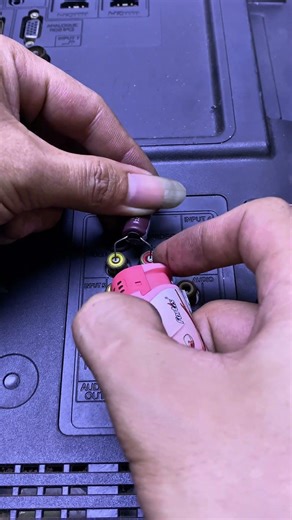 Easy way to remove a broken RCA jack. #tips #teknik #repair #electronics #rca