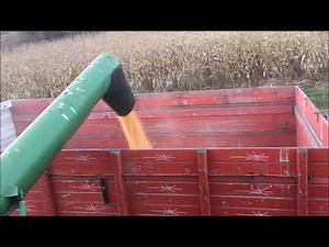 John Deere 3300 Combine Shelling Corn October 2018
