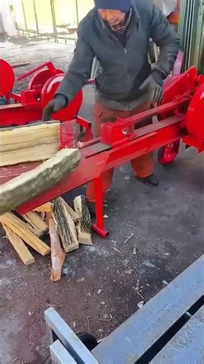 Easy Wood Splitting Process – Good tools and machinery make work easy