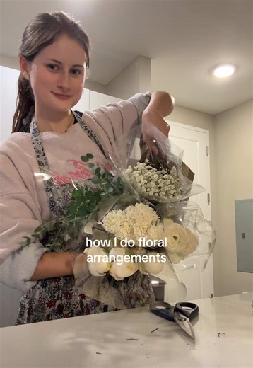 These help me destress #floraldesign #floralarrangements #bouquet #draft