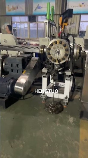 Plastic recycling machine