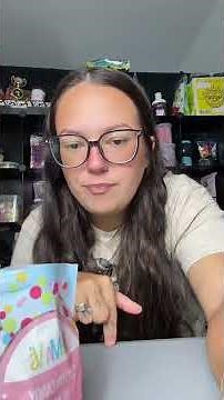 Mama v cotton candy gushers review Vs Candy #mamav #cottoncandy #gushers #fyp #candy