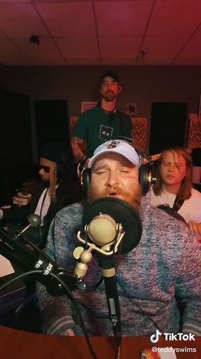 Y’all asked me for this version for over a year so here you go ❤️❤️ with the buds @addymaxwell404 @jampstrings @griswoorld #fyp #3doorsdown #krypto