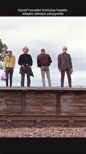 Film arıyorum on Instagram: "Hayatın dibine vuranların hikayesi! 🎬 Trainspotting 🏛️ 1996 🍿 Dram, Suç 🎦 IMDb: 8.1 Edinburgh sokaklarında, uyuşturucu bağımlısı bir grup genç… Mark Renton ve arkadaşlarının bağımlılıkla, dostlukla ve hayatla olan tehlikeli mücadelesi. Karanlık, sert ama bir o kadar da gerçekçi bir yolculuk. #filmarıyorum #trainspotting #hayatınkaranlıkyüzü #bağımlılık #efsaneleşmişfilmler"