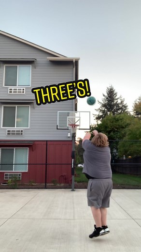 Brian Baumgartner Three-Pointers Challenge