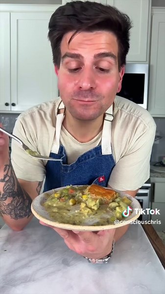 EASY VEGETABLE POT PIE 🥧 the ultimate cozy cold weather comfort meal that never misses. Find the full recipe on the Sweet Simple Vegan blog or in my bio. This recipe comes together with ease and will be devoured by friends and family in minutes. It’s great for pot lucks or laid back dinners with your loved ones. I can’t wait for you to try this recipe, I know you’re going to love it! #comfortfood #vegan #potpie #cozymeals #easyrecipe