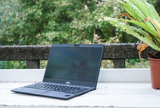 【開箱】富士通 LIFEBOOK U938 日本製造、950公克、鎂鋰合金機殼，商務電腦首選 | 雲爸的私處