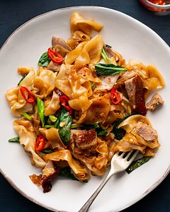 15K views · 424 reactions | Rich, smoky roast duck + wok-tossed noodles = pure noodle heaven  | Quick and Easy Cooking with Marion | Facebook