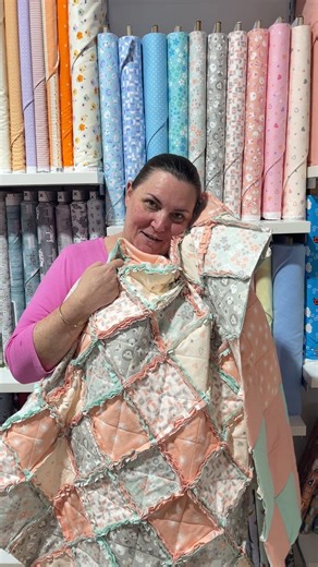 👀WHAT'S UP WEDNESDAY 👀 Check out this stunning raggy quilt made using Cosy Cotton flannel from @robertkaufman fabrics! We're having a bit of a raggy rennaisance over here so why not come pick some up and make one for yourself? They come together so quickly and are fabulous for beginners! The Cosy Cotton collection is $27.00/m and is available to purchase in store and online 🌐 https://tinyurl.com/CosyCotton 🏷 #thequirkyquiltingco #quirkymade | The Quirky Quilting Co