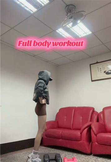 Pengen mengecilkan bagian tubuh ya Defisit kalori, apapun workoutnya yang penting gerak dulu ,usaha dulu ,konsisten,soal hasil itu butuh waktu tidak ada yang cepat dan itu juga tergantung dari konsisten atau tidaknya ❤️‍🔥🔥💪 #workout #homeworkout #morningroutine #legday #fullbodyworkout