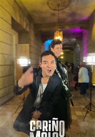 🎭 ¡Revive la magia de la premiere de Cariño Malo de Scenika! 🎉✨ El pasado 8 de noviembre, el Teatro Municipal fue testigo de una noche llena de emociones y grandes actuaciones. Gracias a nuestra compañera @tita y el equipo de producción, capturamos este momento especial con el equipo de Selfica 📸 Sumérgete en cada detalle y siente la energía que vivimos en el escenario y detrás de cámaras. #CariñoMalo #TeatroMunicipal #Premiere #MusicaCriolla #musical Peruano #Selfica