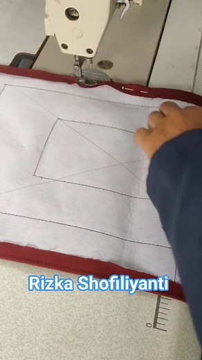 191 reactions · 21 comments | Making doormat pattern. The material for the doormat can use any fabric as long as it's not slippery. And this white fabric is a stiff fabric for the layer. #sewing #patchwork #ZeroWaste | Rizka Shofiliyanti | Facebook