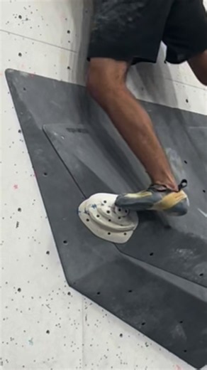 Men’s Absoluta Boulder 3 bouldering competition problem