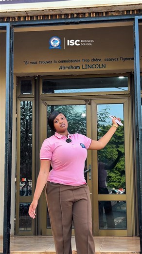 Le Directeur General lui a demandé de présenter ISC Business School. Les inscriptions sont ouvertes. @sorabinta(Mina serieobsession) #excellence #malitiktok🇲🇱 #trendingtiktok #videoviral #universite