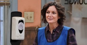 Sara Gilbert Reveals Her First 'Girl Kiss' Was With Drew Barrymore