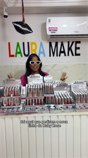 Laura Make/ loja de maquiagem/ acessórios/ loja de 10,00 on Instagram: "É isso mesmoo! 😱 A nova linha da Ruby rose Blow! Você já encontra disponível em nossas unidades 🥳🤍 Então não perde tempo e corre pra garantir! ✨ . . . . #lojade10 #makeup #tudo10 #maquiagem #beleza #fy #rubyrose #rubyroseblow #make #vaiprofyyyyyyyyyy❤️❤️❤️❤️❤️❤️"