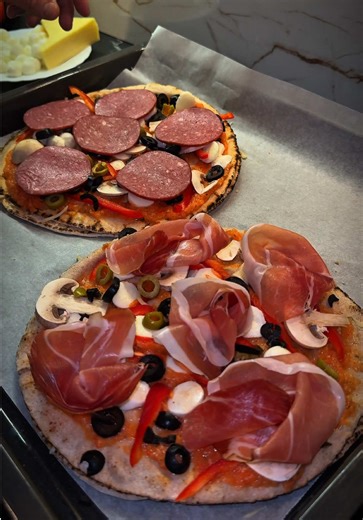 Mini Pizza din Lipii Libaneze - Rapidă și Delicioasă