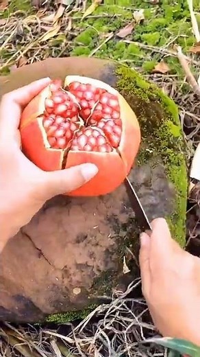 The best way to clean a pomegranate