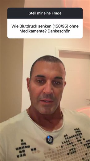 Bluthochdruck, der sich im Laufe des Lebens, immer durch falsche Lebensweise inklusive falsche Ernährung ergibt, ist letztlich ein multifaktorielles Geschehen. Mittlerweile sind die Menschen schon so darauf gebahnt, dass alles, was in irgendeiner Form einen Krankheits Wert hat, mit Pillen behandelt werden muss. Es ist schon gar nicht mehr in den Köpfen der meisten Menschen drin, dass es da auch noch andere Wege geben könnte oder dass der Zustand den sie haben einfach durch eine völlig Abnormally