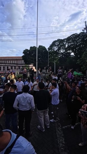 ALPHA PHI BETA FRATERNITY, IPINAGDIWANG ANG PAGKAPASA SA 2025 BAR EXAMS NG KANILANG MGA BROD Nagpakita ng suporta ang Alpha Phi Beta Fraternity para sa kanilang mga kasamahan na pumasa sa 2025 Bar Exams. | GMA Public Affairs