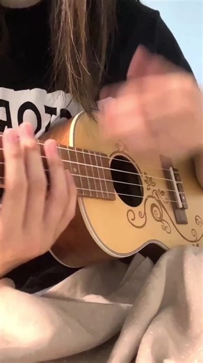 Fun Ukulele Song Plucking and Strumming