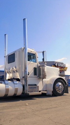 Caught Kropf Express on the lot with their #peterbilt379 #daycab looking pretty sharp! . . . #chromeshopmafia #4statetrucks #4st #chrome #custom #semitruck #trucking #bigrig #18wheeler #largecar #cdl #trucker #diesel #peterbilt #peterbiltgang #flyaround #saidbysed