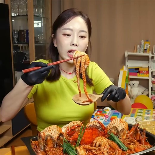 Enjoy Spicy Seafood Mukbang with Ssoyoung's ASMR