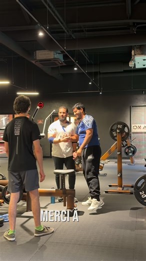 Hmida madani on Instagram: "Technique Parfaite : Maîtriser l’Exercice sur Machine Nous expliquons en détail comment utiliser correctement une machine d’entraînement, en se concentrant sur la posture, la technique de contraction musculaire et l’importance de la mobilité pendant l’exercice. #fitness #musculation #coach #motivation #tutorial #hofficiel Toi aussi t’as des problèmes de mobilité ?"