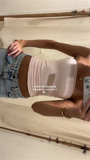 Unboxing the Trendy 'It Girl' Phone Case
