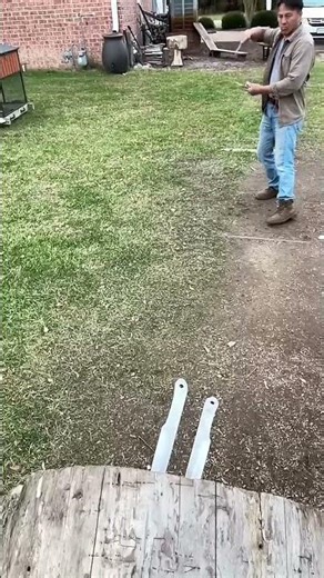 How to throw a knife