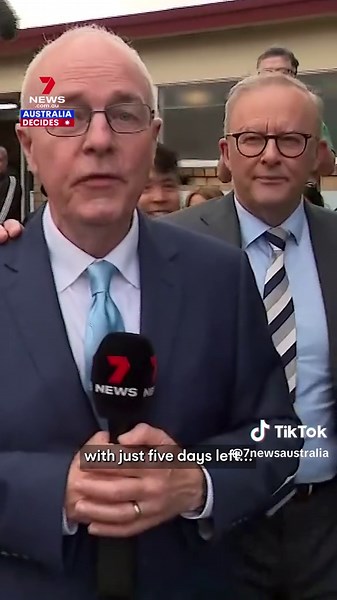 Anthony Albanese has gatecrashed a 7NEWS reporter's story on the campaign trail. The prime minister popped up to shake hands with our own Tim Lester during his piece to camera in the seat of Banks in Sydney's southwest. #albo #albanese #anthonyalbanese #election #auselection #2025election #election2025 #sydney #auspol #ausvotes #7NEWS