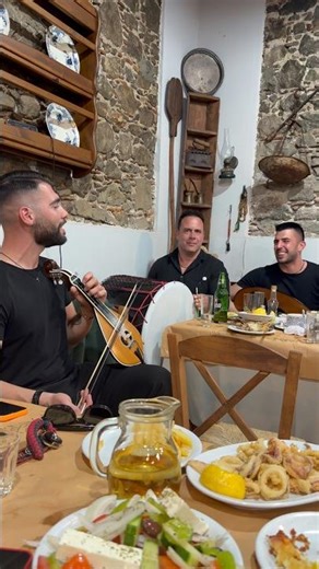 ~Κι αν μ’αρνηθείς να πας να βρεις ένα καλύτερο μου,να σε γλεντά, να σε θωρώ να χαίρομαι μωρό μου…🤍~