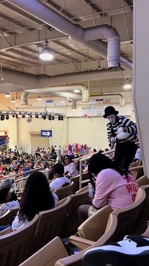 Thanks for having me at the loomis brothers circus #mime #silentcomedy #silentcomedian #lynnthemime #mime #circus #funnyvideos #loomisbrotherscircus #funny #fullhouse #funtimes #fypシ゚viral #fypage #fyppppppppppppppppppppppp