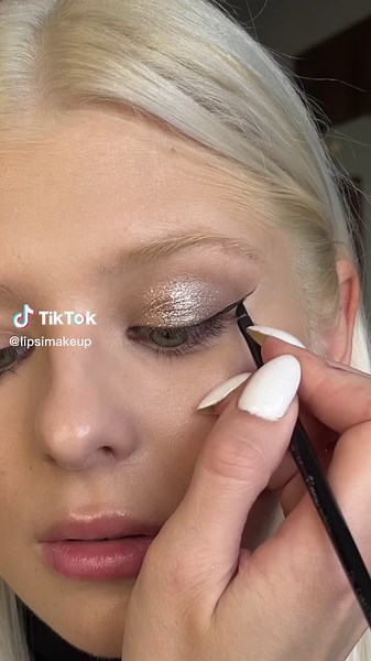 Eyes makeup tutorial 🔜🔜🔜 #eyesmakeup #makeuptutourial #eyesmakeuptutorial