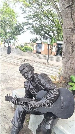 What's the concept of playing the guitar but not making any sound? 👻🗿 #manado #interview #jokes