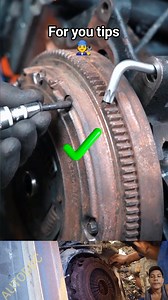 Lock a flywheel for removal bolt🚘🧑‍🔧 #mechanic #mechanics #automotive #tips #How #car #fblifestyle | AUTO DOC