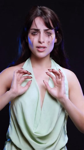 A toast to Emily… Always the bridesmaid, never the Bride 💔 Feliz Halloween 🖤 #Jelloween Look: @natalha.cardoso Ib: @renatasantti Filmmaker: @eojhown | Jessica Cardoso