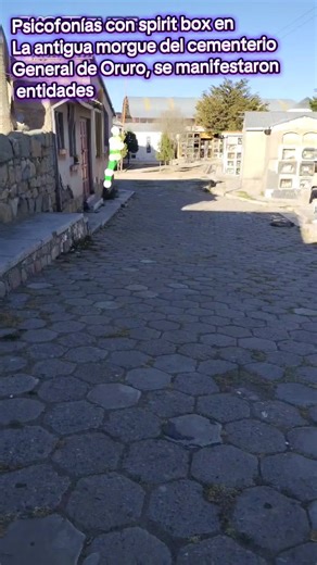 Psicofonías con spirit box en La antigua morgue del cementerio General de Oruro, se manifestaron entidades. #exploracionnocturna #investigacionparanormal #oruro_bolivia🇧🇴 #miedoyterror #fantasmas_entidades_psicofonias_spiritbox_siluetas