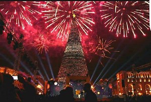 The holiday season in Armenia only truly starts once the Christmas Tree of the Republic square has been set up and its lights have been lit. Credits: PARA TV | Armenia.Travel