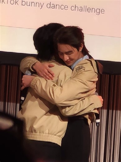 EarthMix's Adorable First Fan Meeting in Berlin